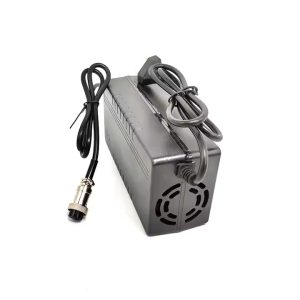 Elektrinio paspirtuko įkroviklis 84.0V 2A
